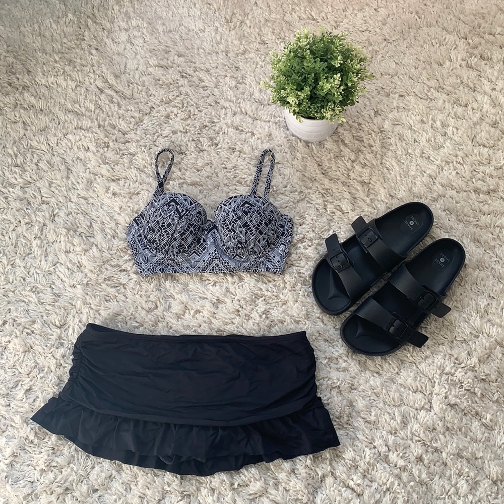 NWOT Geometric Bathing Suit Top - Picture 2 of 6